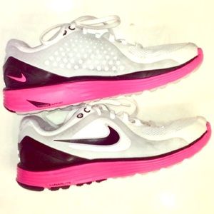 Women’s Nike lunarswift tennis shoes size 8.5